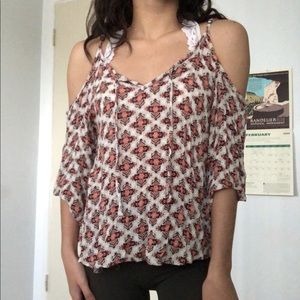Off the shoulder Hollister top